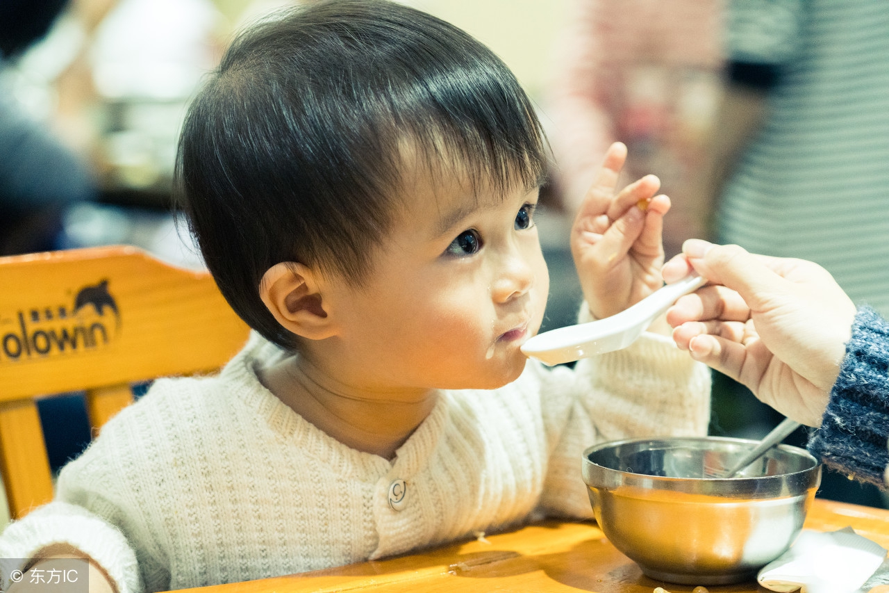 九个月大的宝宝能否吃核桃？关于宝宝辅食添加的探讨